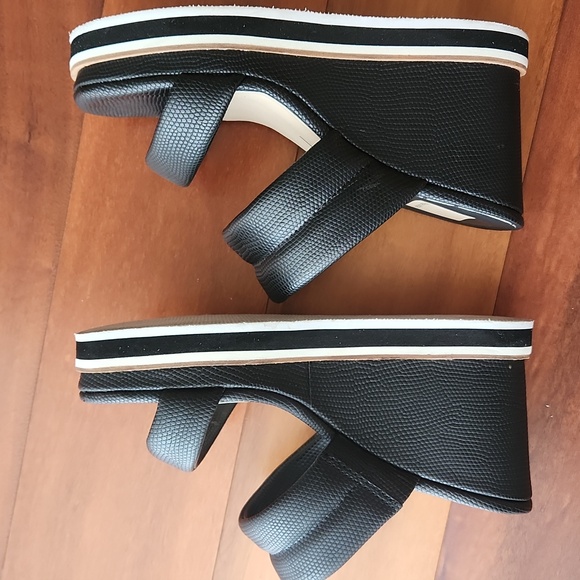 Dolce Vita Wedge Sandal Sz 7.5 Black Snake Print - Picture 3 of 12